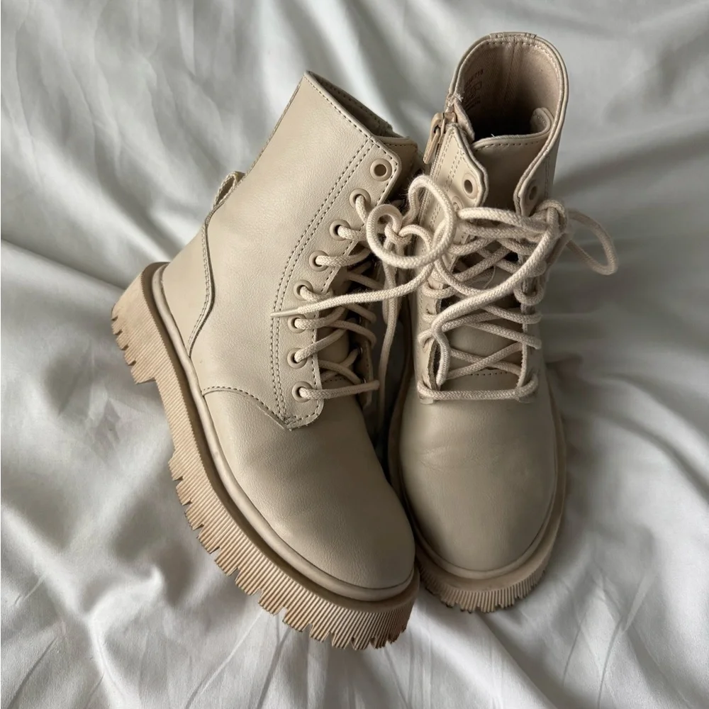 Zara Girls Beige Boots 11.5 Combat Shoes Fall Lace Up Side Zipper